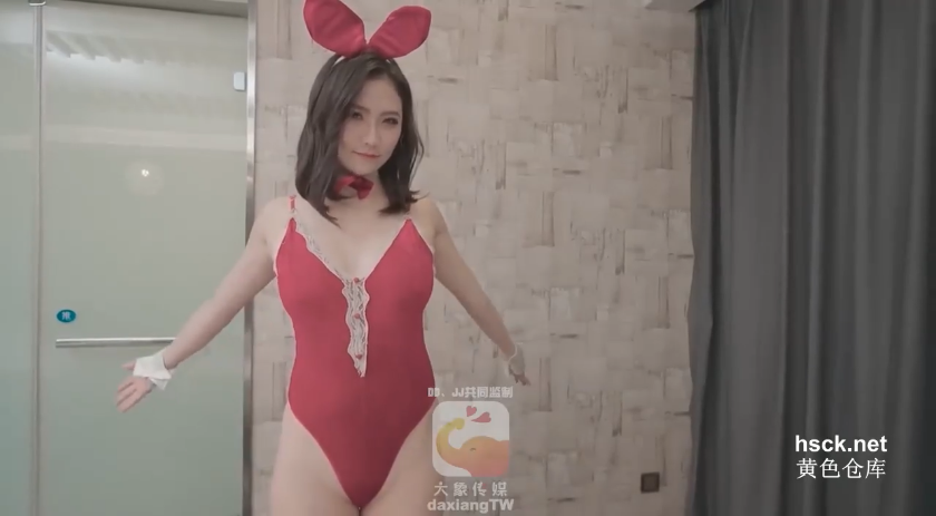 Em gái ngành đầy kích thích trong bộ cosplay thỏ con